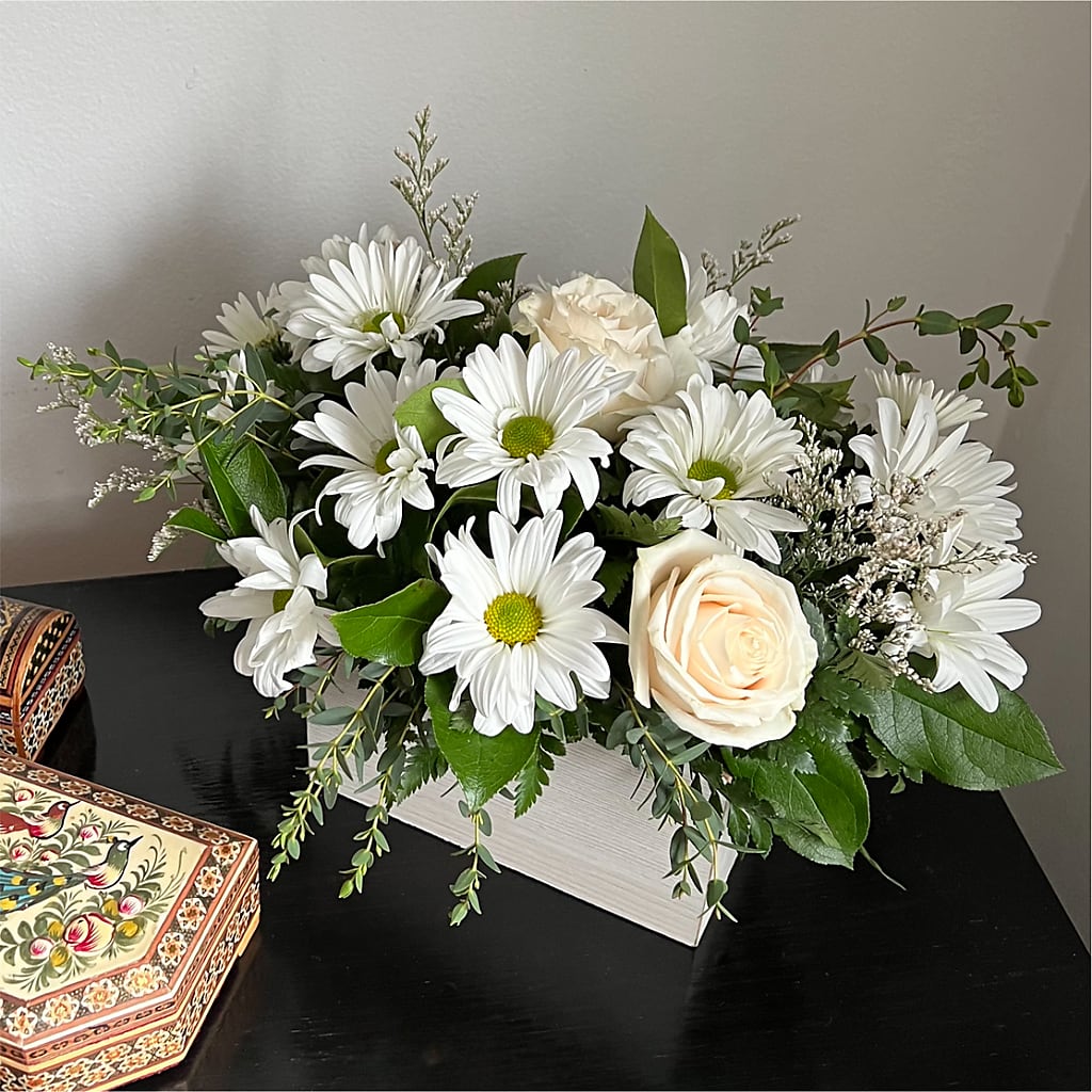 Fresh Linen Box Bouquet – Floristo Bermeo Ii, Big Lake MN