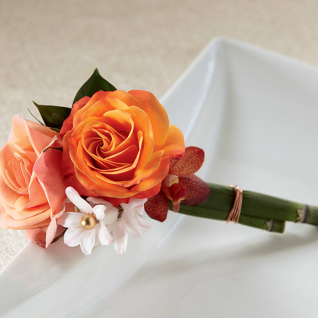 Sunset Dream Boutonniere – Floristo Bermeo Ii, Big Lake MN