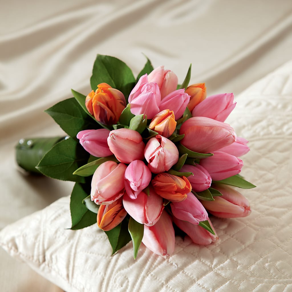 Embraceable Bouquet – Floristo Bermeo Ii, Big Lake MN