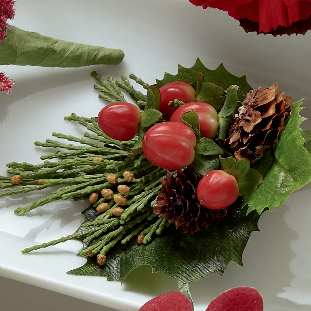 Red Berry Boutonniere – Floristo Bermeo Ii, Big Lake MN