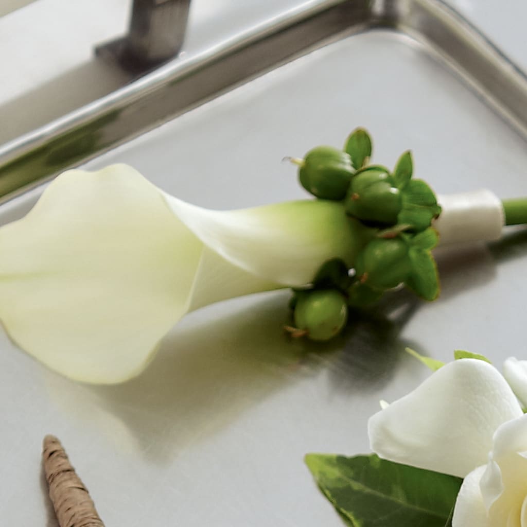White Calla Boutonniere – Floristo Bermeo Ii, Big Lake MN