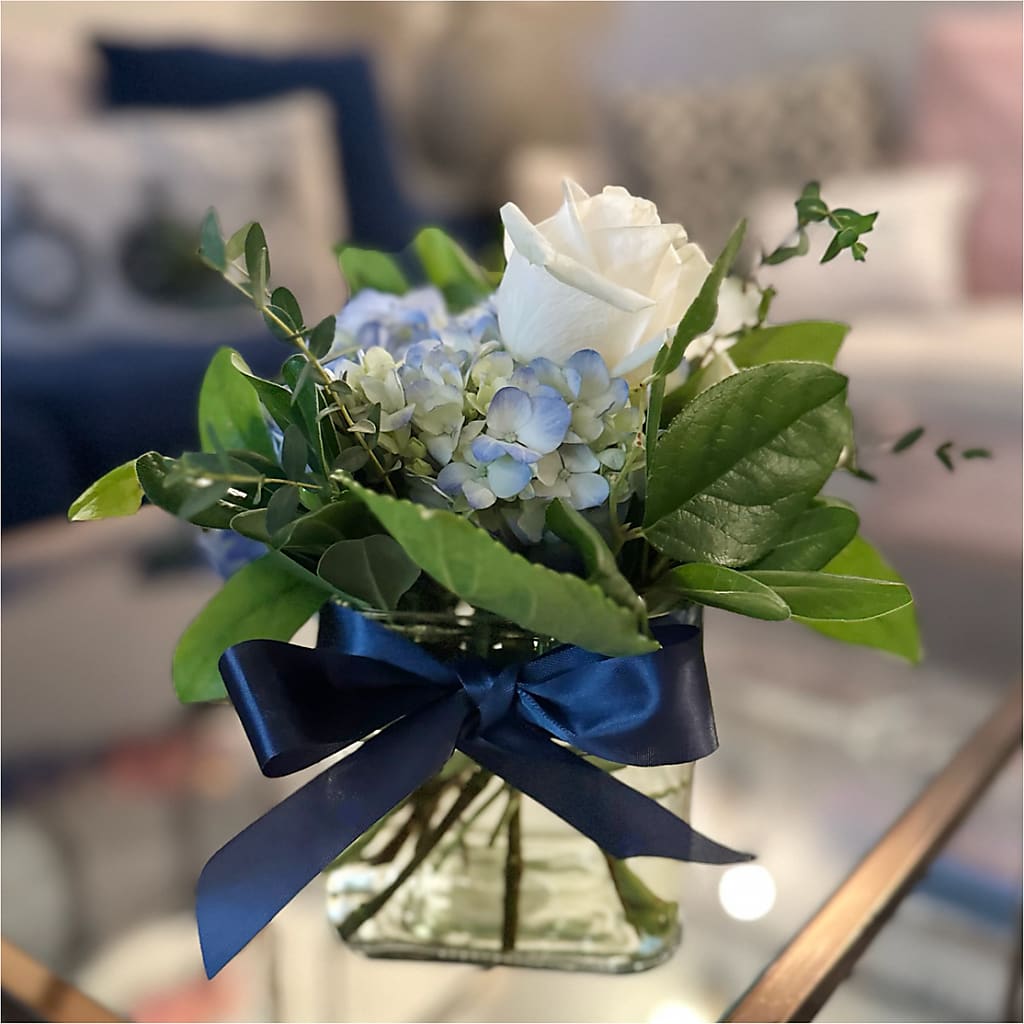 Sky Blue Delight Bouquet –  Floristo Bermeo Ii, Big Lake MN
