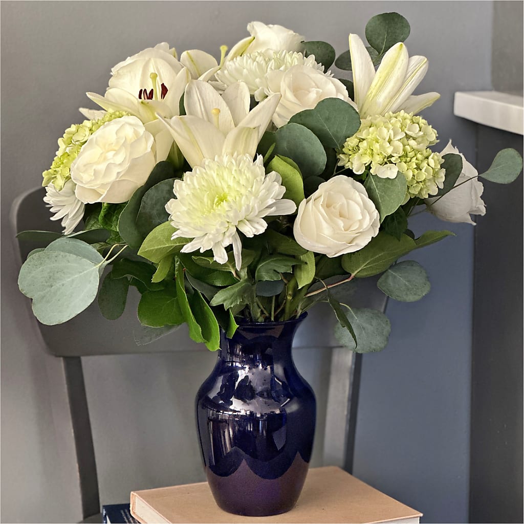 Snowy Dreams Bouquet –  Floristo Bermeo Ii, Big Lake MN