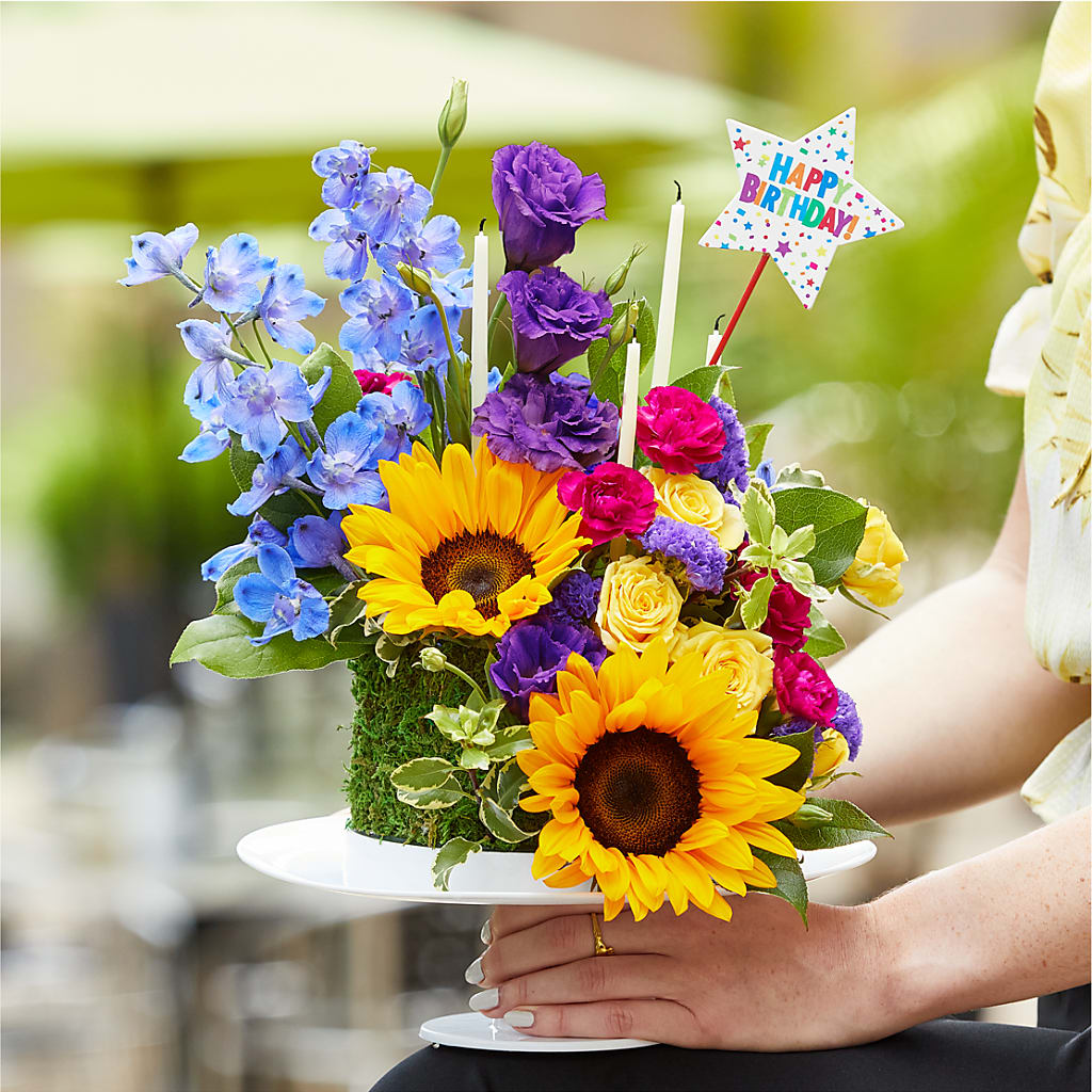 Star of the Day Floral Cake –  Floristo Bermeo Ii, Big Lake MN