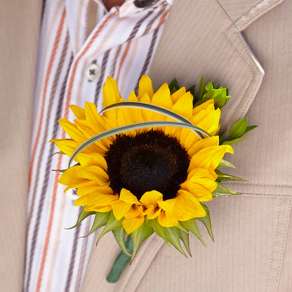 Free Spirit Boutonniere –  Floristo Bermeo Ii, Big Lake MN